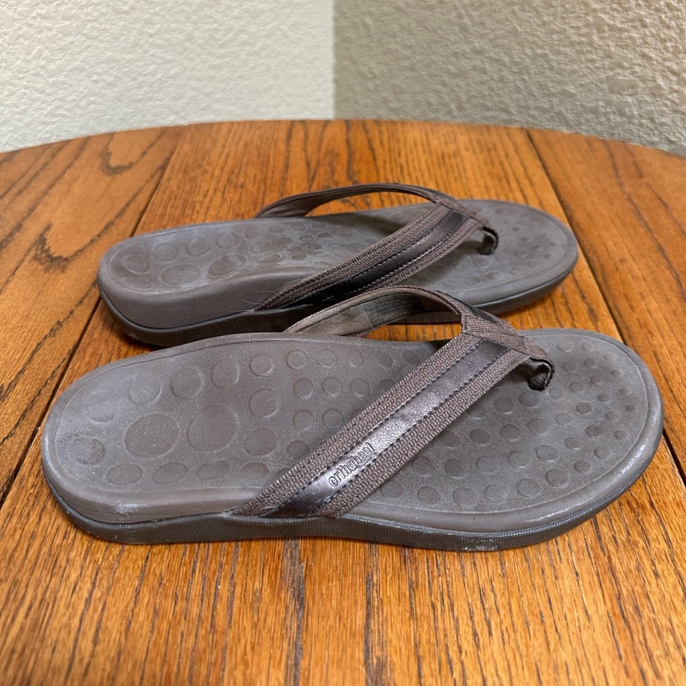 Orhtoheel brown flip-flop sandals - Picture 4 of 10